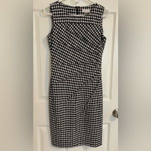 Calvin Klein size 4 Sheath dress Black and White